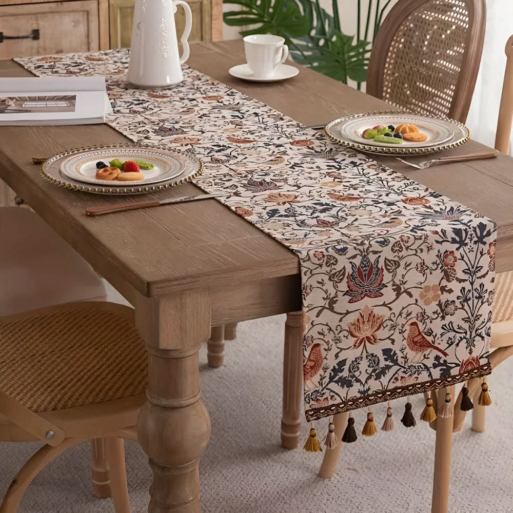 CLASSICLINENS – Elegant table runner with floral and bird motif