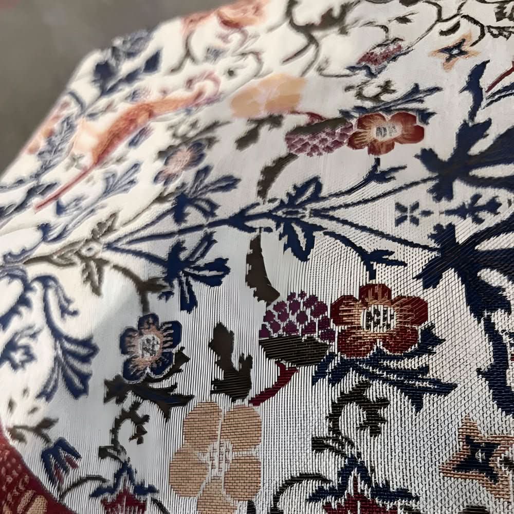 CLASSICLINENS – Elegant table runner with floral and bird motif