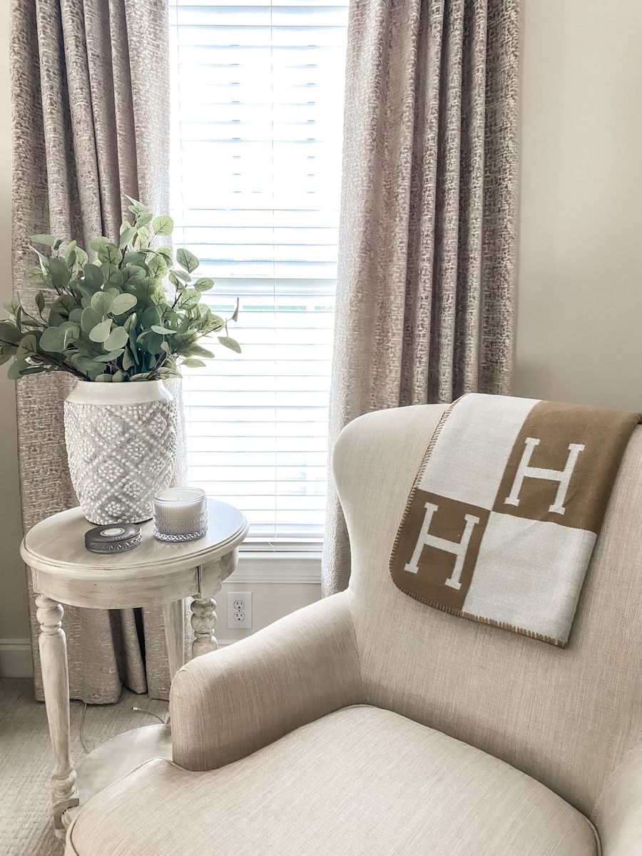 Elegant Blanket for a Stylish Home - LuxBlanket