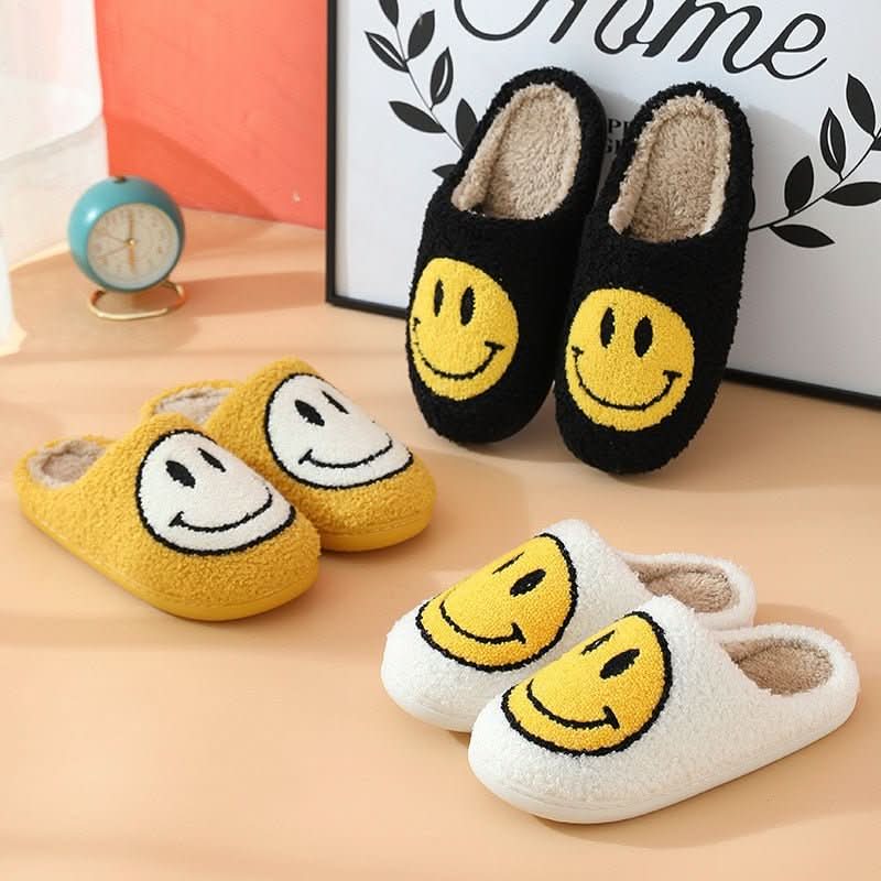 FLUFFYSMILE – Cozy Winter Slippers with Smiley and Thickened Silicone Sole