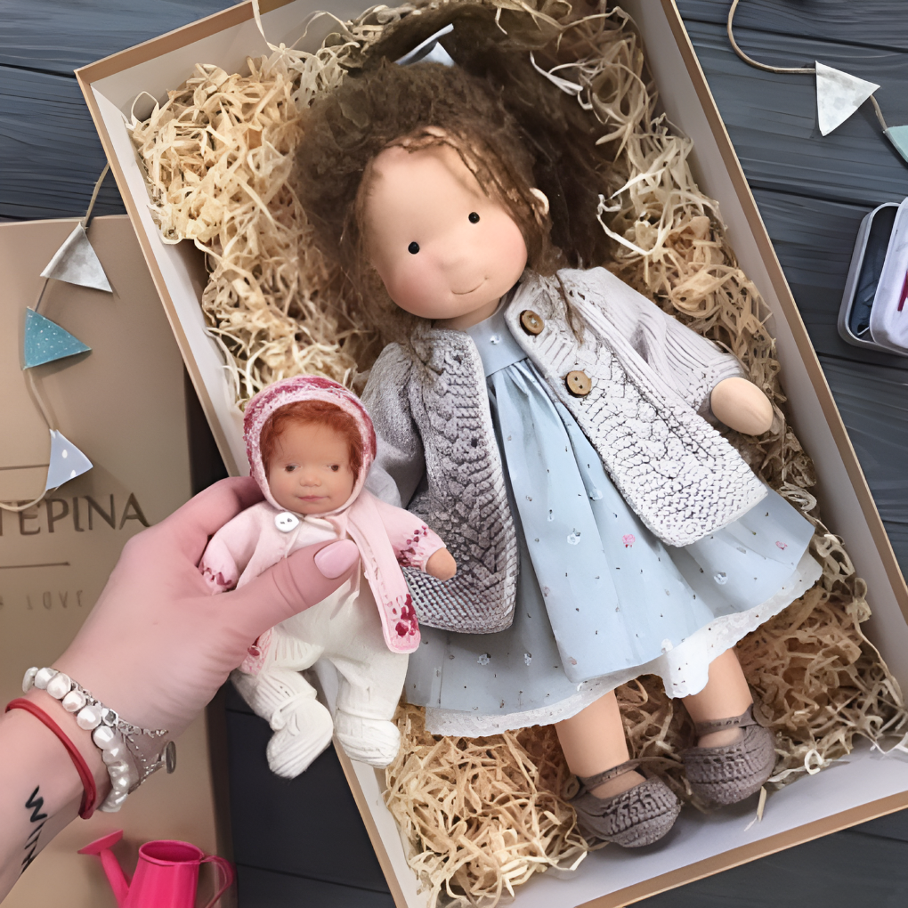 Glevato | Children's Waldorf Cloth Doll with Simple Face