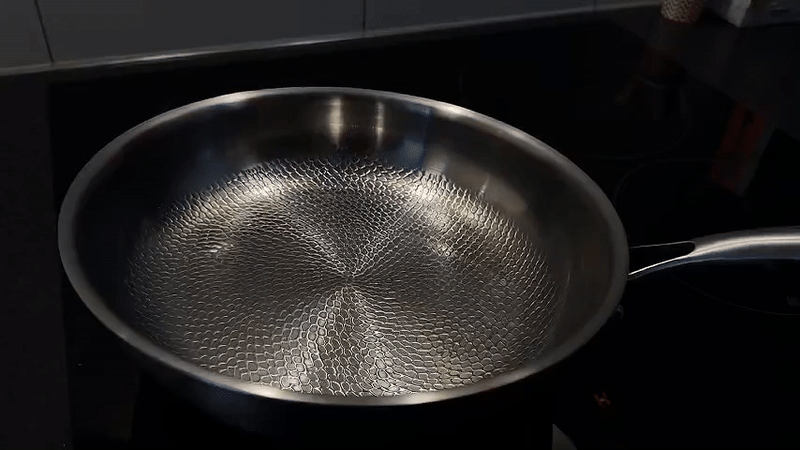 Glevato | PREMIUM PAN - High quality titanium pan without coating for all cooktops