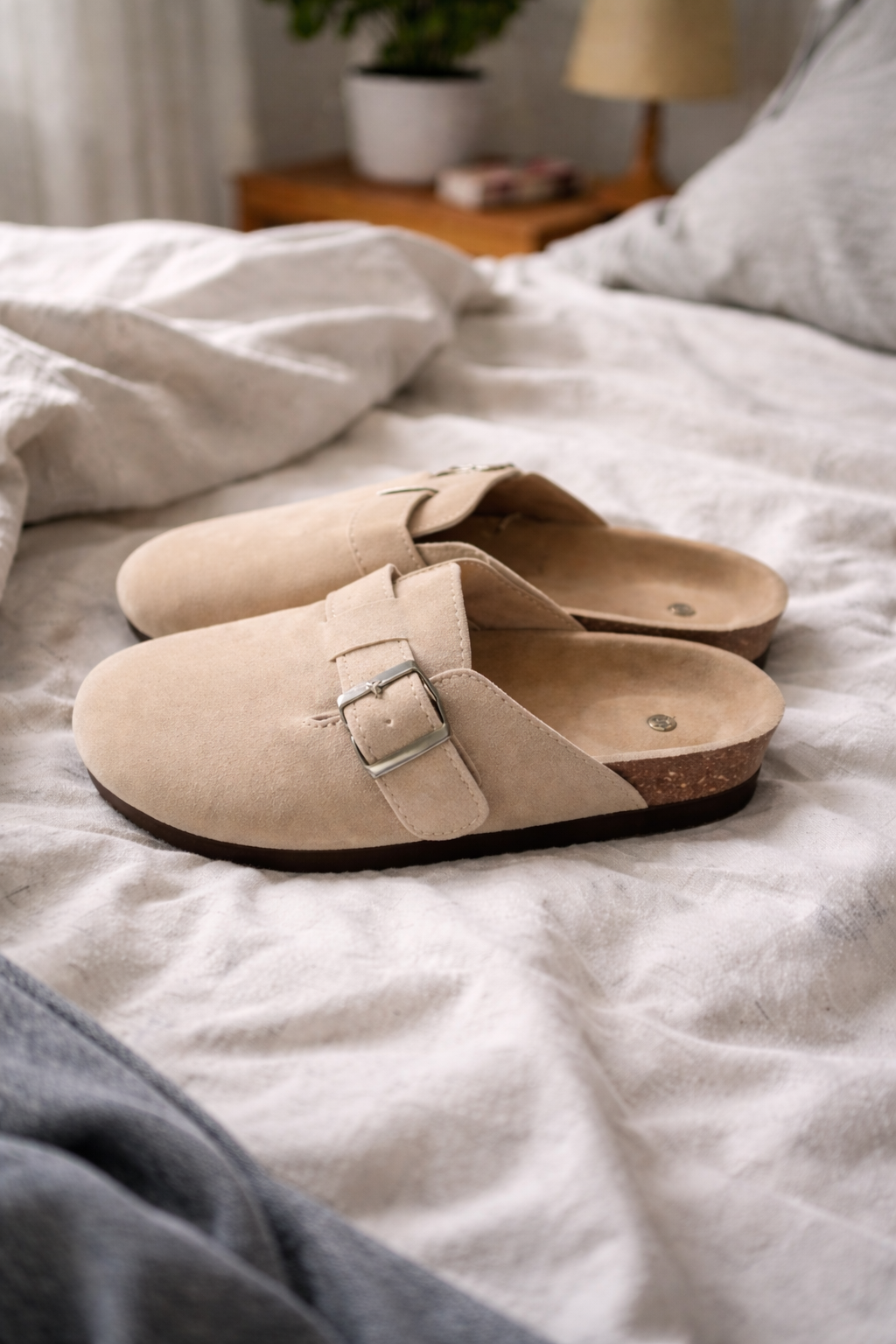 Glevato Women's Clogs Buckle Design Slippers