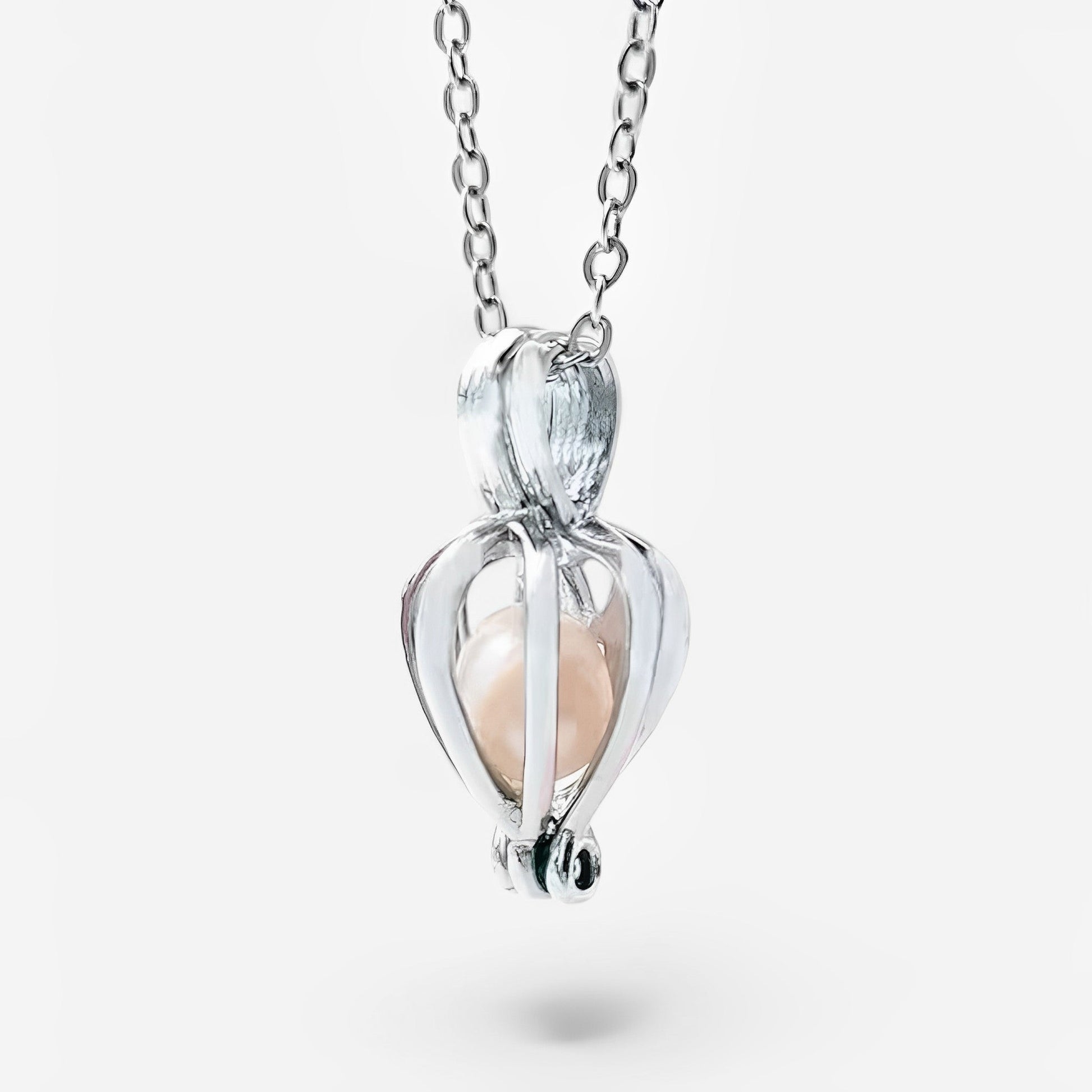PearlEssence | Give a beautiful pearl necklace