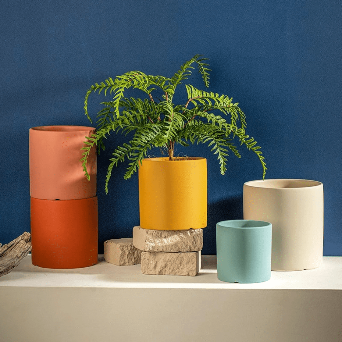 PLANTIVA – Elegant flowerpot made of ceramic with saucer