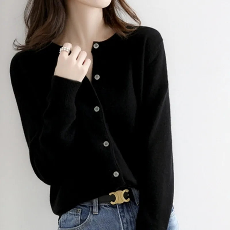 Women's Classic Cardigan | Ideal for Autumn